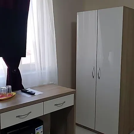 Fara Nume Гостьовий будинок *