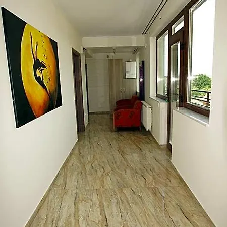 Hotel Fara Nume *