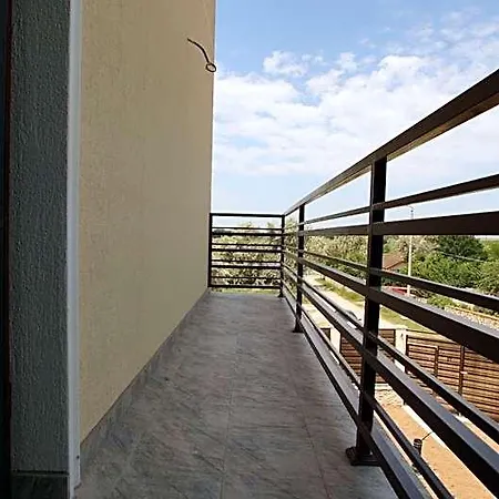 Hotel Fara Nume *