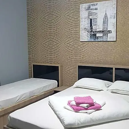 Гостьовий будинок Fara Nume *